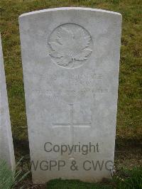Etaples Military Cemetery - Henry, William Rupert